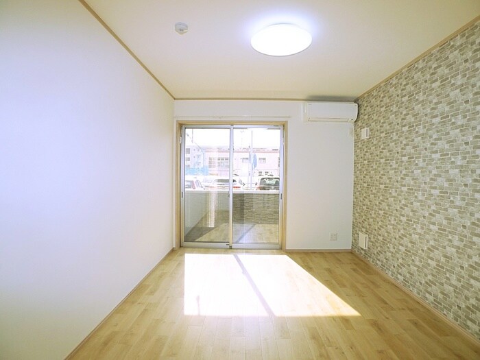 物件内観写真7　(室内からの展望)