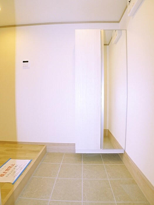 物件内観写真11　(玄関)