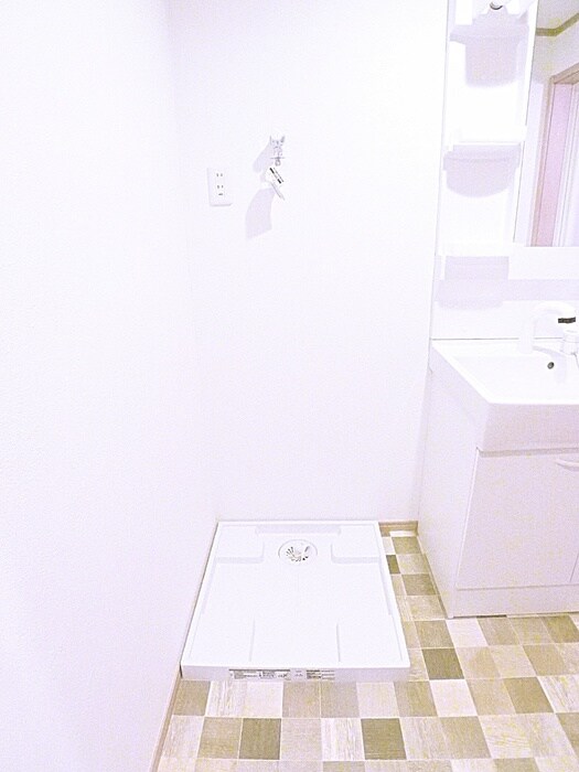 物件内観写真14　(洗濯機置場)