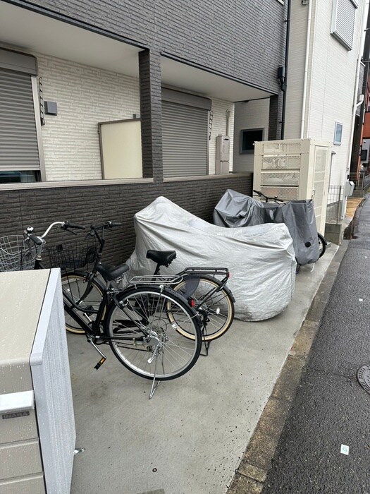 物件外観写真3　(駐輪場)
