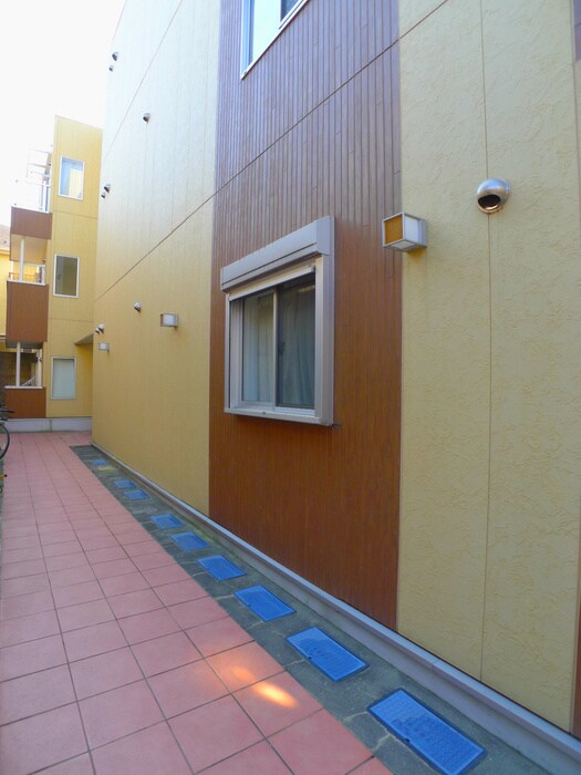 物件外観写真4　(エントランス部分)