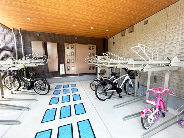 物件外観写真2　(駐輪場)