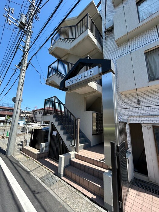 物件外観写真2　(エントランス部分)