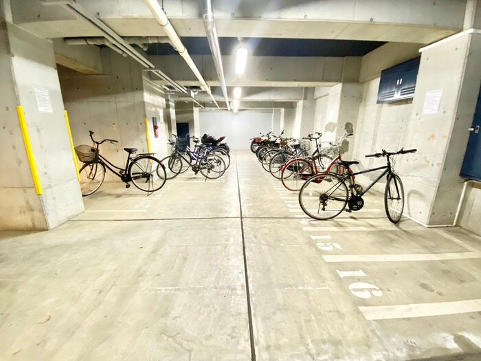 物件外観写真5　(駐輪場)