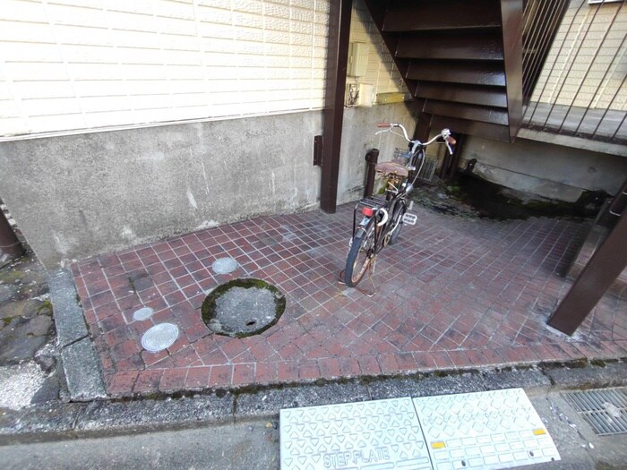 物件外観写真4　(駐輪場)