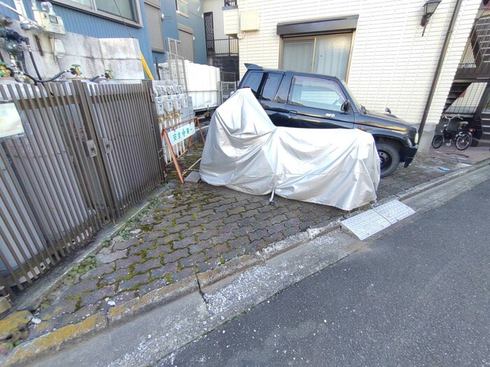 物件外観写真5　(駐車場)