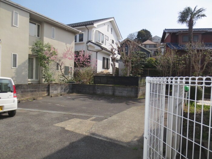 物件外観写真5　(駐車場)