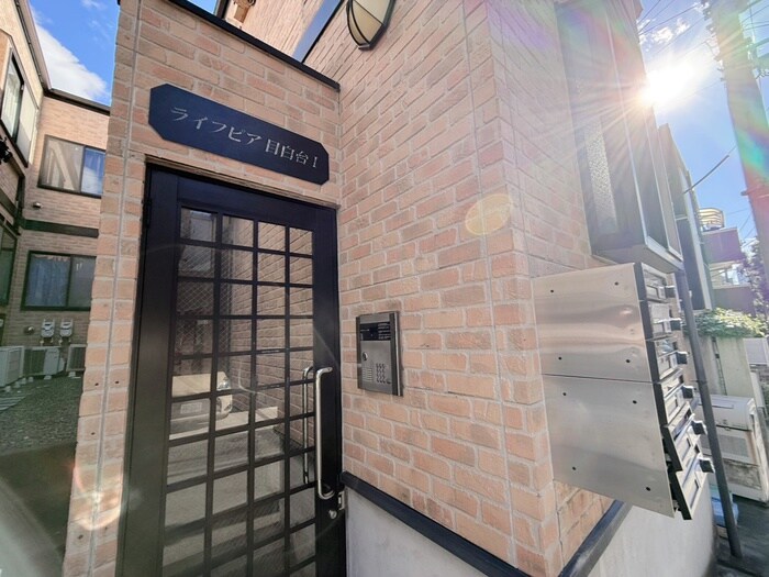 物件外観写真6　(エントランス部分)