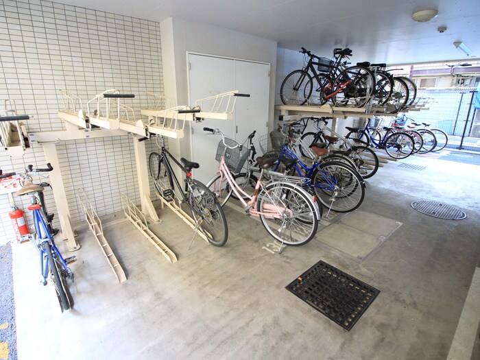 物件外観写真5　(駐輪場)