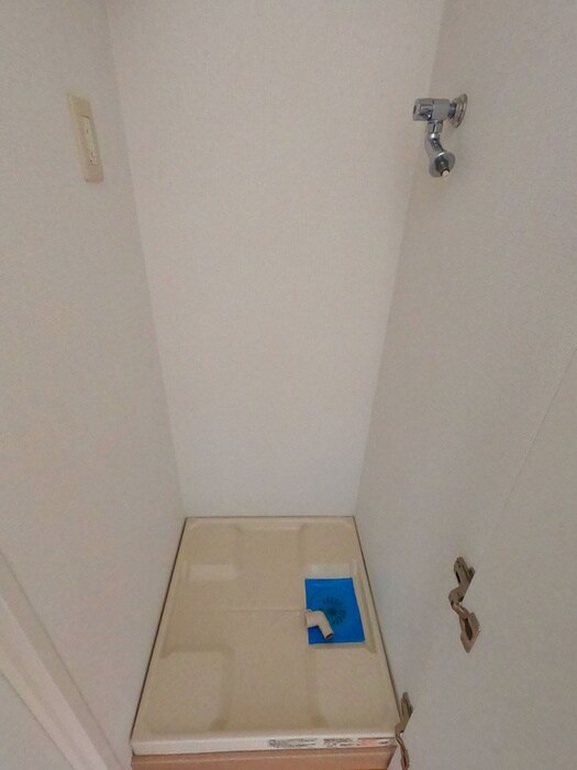 物件内観写真16　(洗濯機置場)