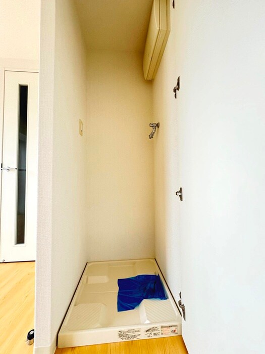 物件内観写真16　(洗濯機置場)