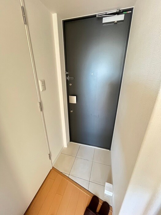 物件内観写真18　(玄関)