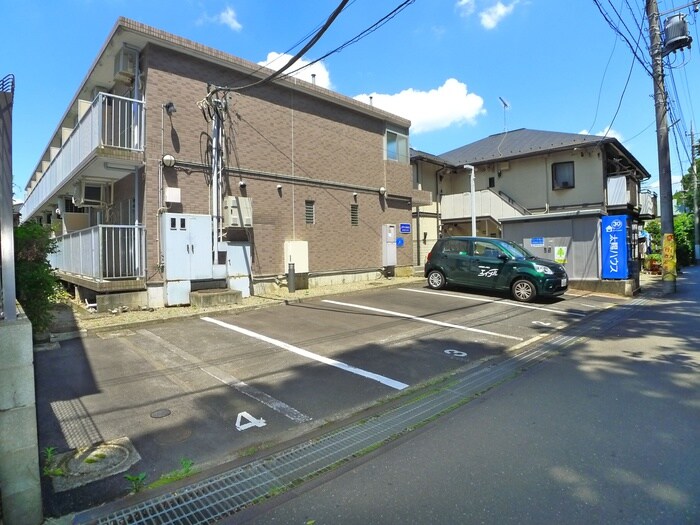 物件外観写真2　(駐車場)