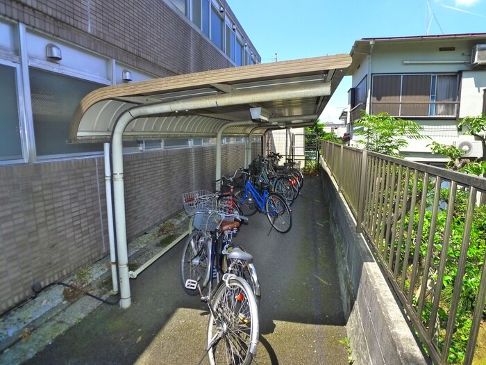 物件外観写真5　(駐輪場)