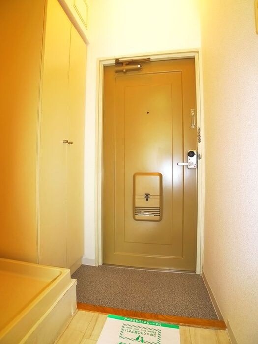 物件内観写真10　(玄関)