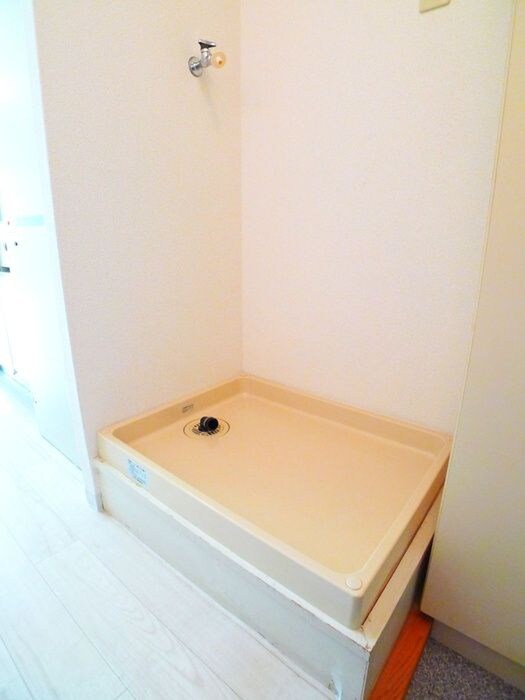 物件内観写真18　(洗濯機置場)