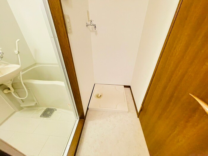 物件内観写真11　(洗濯機置場)