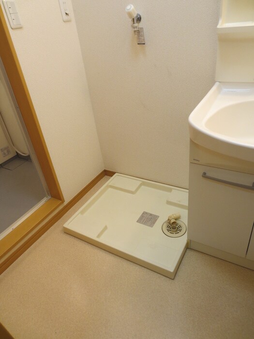 物件内観写真12　(洗濯機置場)