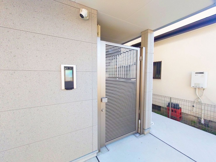 クレスト東村山のエントランス部分