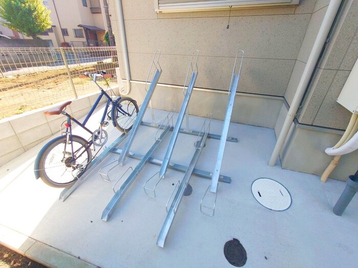 クレスト東村山の駐輪場