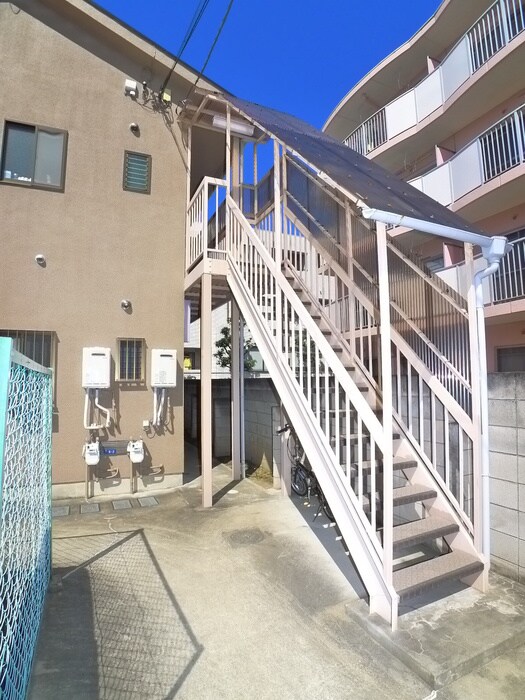 物件外観写真4　(エントランス部分)