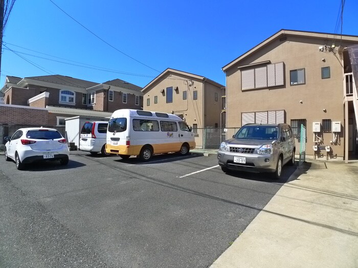 物件外観写真6　(駐車場)