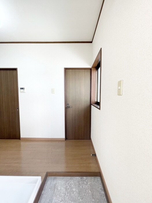 物件内観写真19　(玄関)
