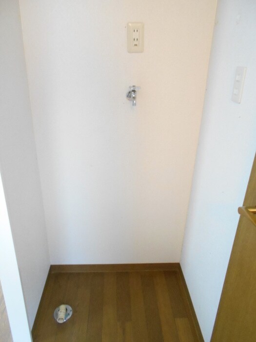 物件内観写真11　(洗濯機置場)