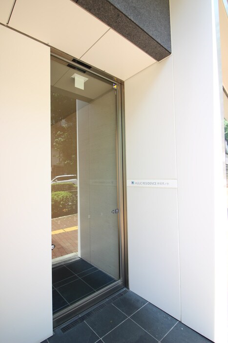 物件外観写真3　(エントランス部分)