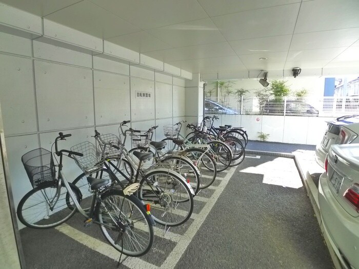 物件外観写真3　(駐輪場)