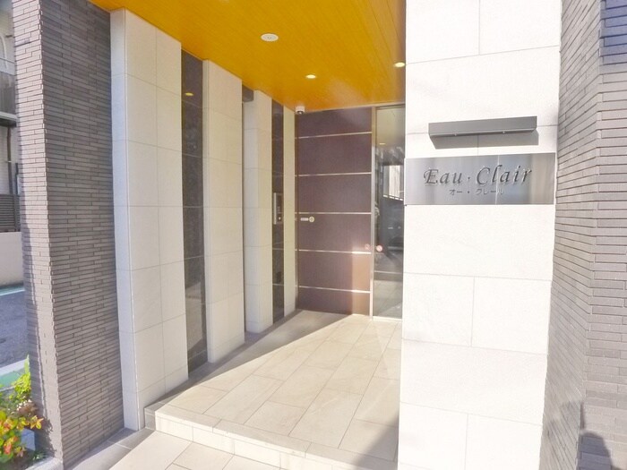 物件外観写真2　(エントランス部分)