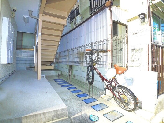 物件外観写真4　(駐輪場)