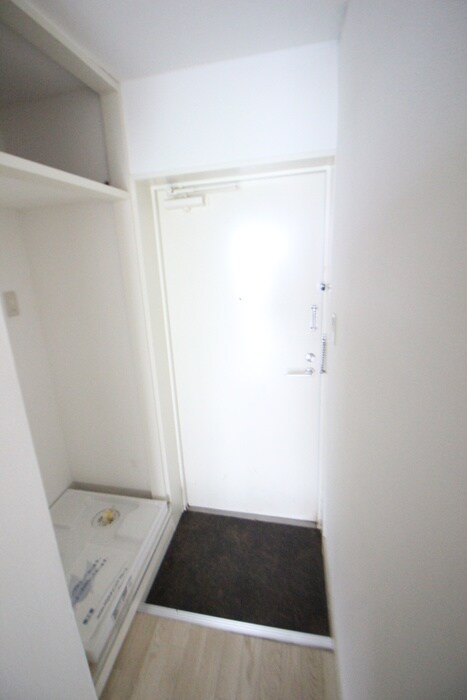 物件内観写真7　(玄関)