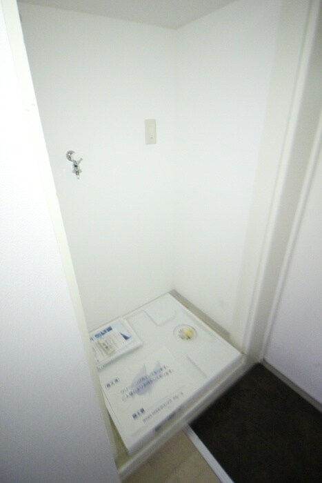 物件内観写真12　(洗濯機置場)
