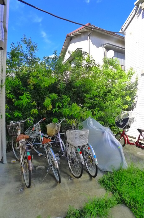 物件外観写真4　(駐輪場)