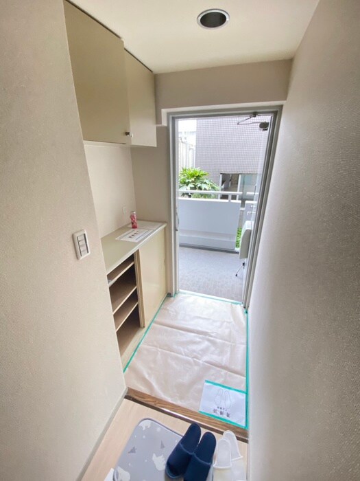 物件内観写真13　(玄関)