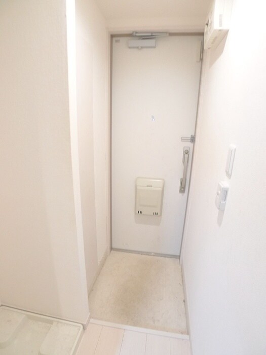 物件内観写真16　(玄関)