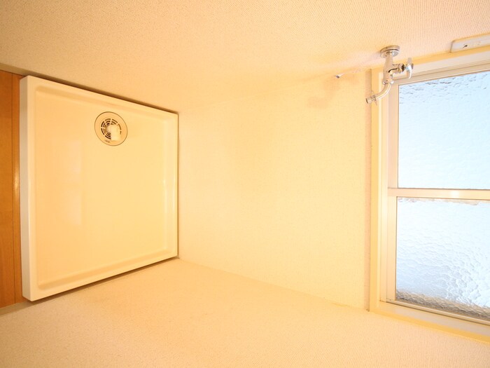 物件内観写真10　(洗濯機置場)