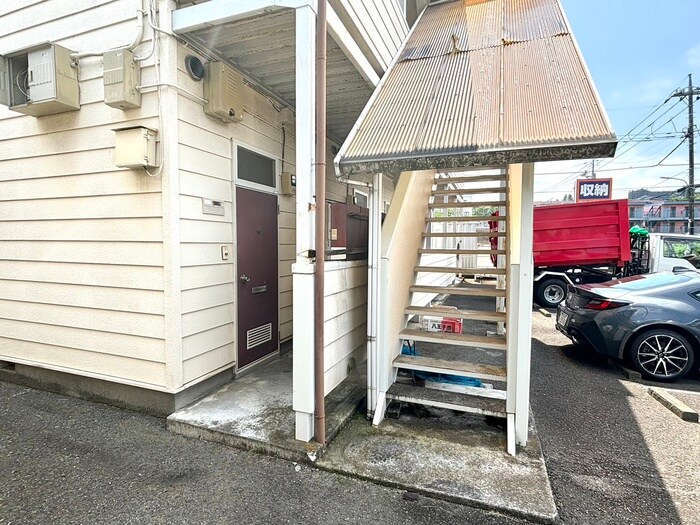 物件外観写真5　(エントランス部分)