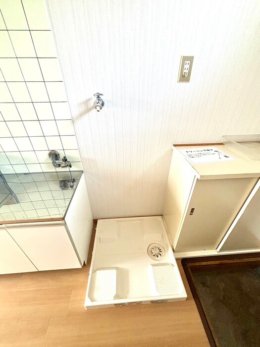 物件内観写真14　(洗濯機置場)