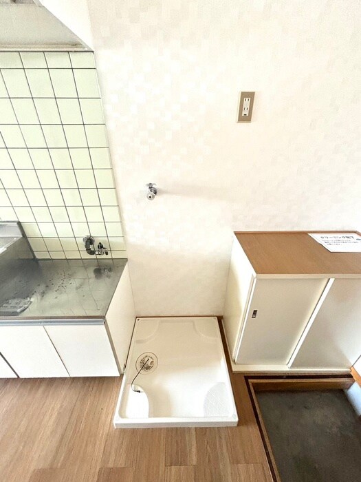 物件内観写真14　(洗濯機置場)