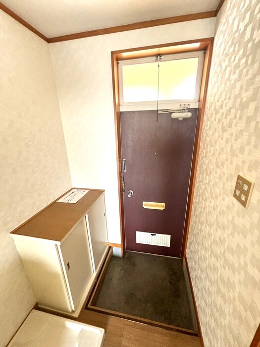 物件内観写真15　(玄関)