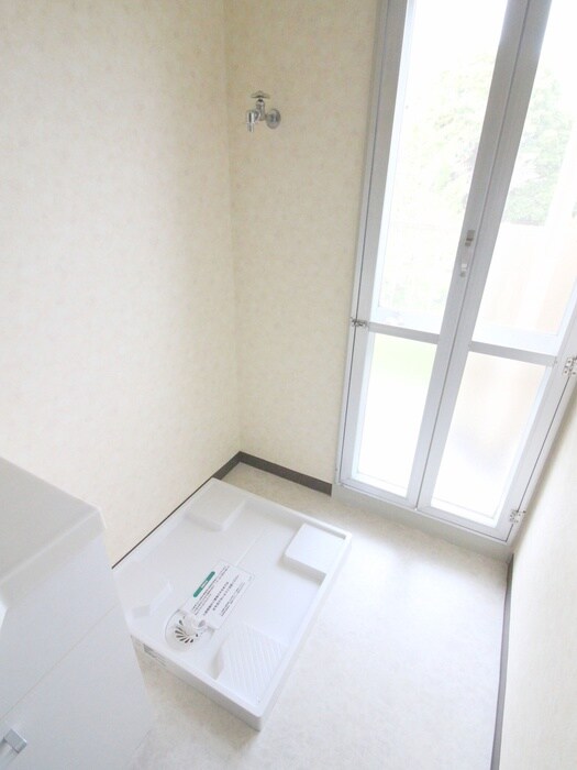 物件内観写真12　(洗濯機置場)