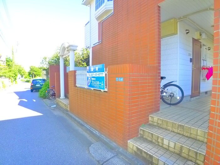 物件外観写真5　(エントランス部分)