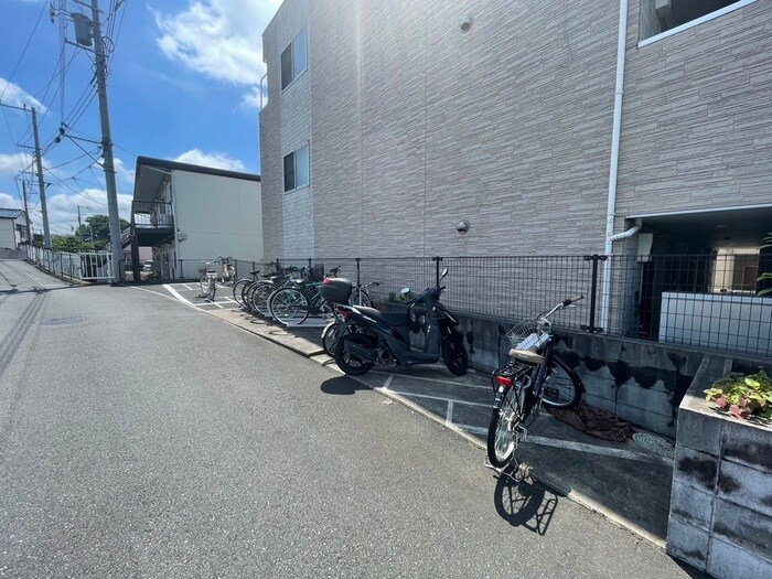物件外観写真3　(駐輪場)