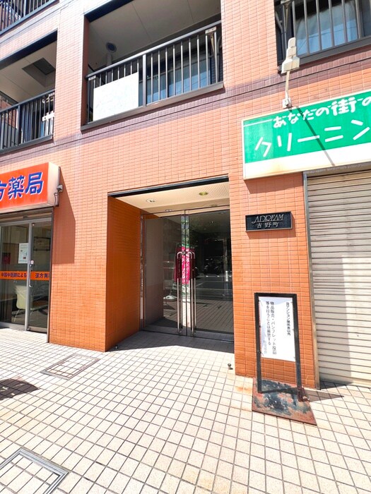 物件外観写真3　(エントランス部分)