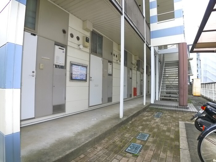 物件外観写真3　(エントランス部分)