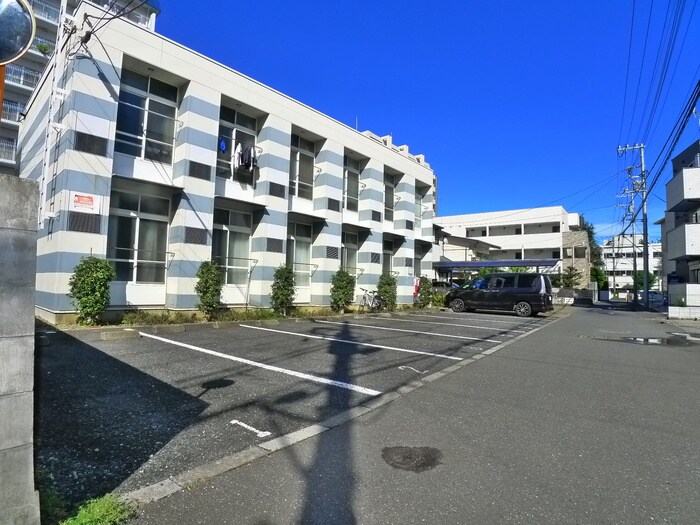 物件外観写真4　(駐車場)