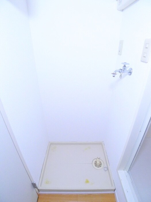 物件内観写真15　(洗濯機置場)