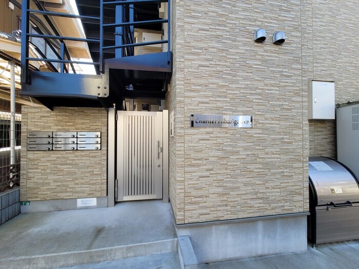 物件外観写真5　(エントランス部分)